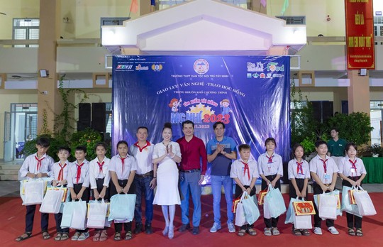 Tìm kiếm tài năng MC nhí giao lưu và tặng quà cho học sinh trường Nội trú dân tộc Tây Ninh - Ảnh 2.