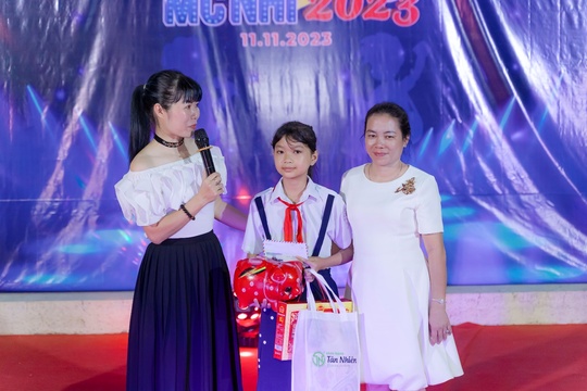 Tìm kiếm tài năng MC nhí giao lưu và tặng quà cho học sinh trường Nội trú dân tộc Tây Ninh - Ảnh 4.