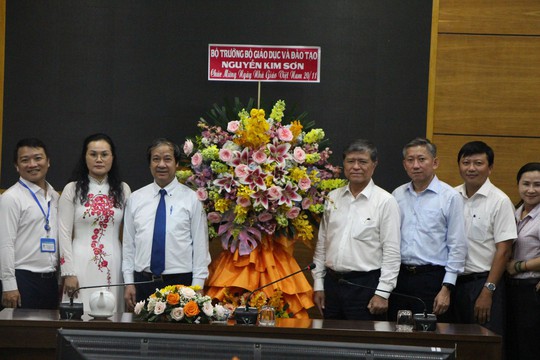 Bộ trưởng Nguyễn Kim Sơn: Chăm sóc nhà giáo là việc hệ trọng cần làm nhất - Ảnh 2.