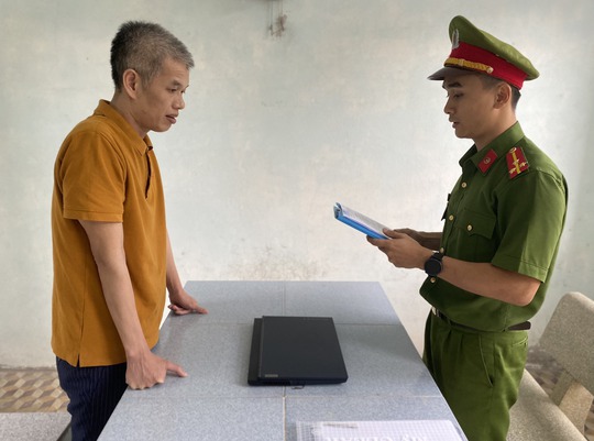 Bắt 2 đối tượng lừa đảo với hình thức chuyển nhượng cổ phần đa cấp - Ảnh 2.