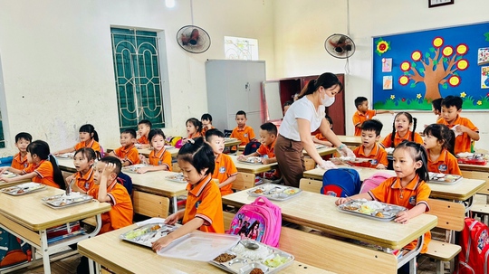 Kiểm tra an toàn thực phẩm bếp ăn trường học tại huyện Phúc Thọ - Ảnh 3.