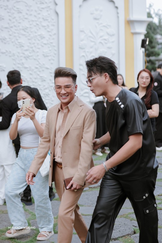 Showbiz Việt tề tựu đám cưới diễn viên Phương Lan - Ảnh 20.