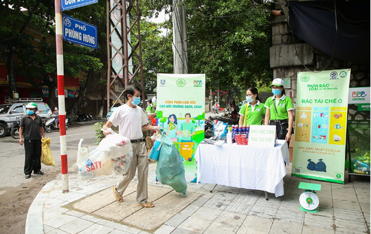 Unilever Việt Nam: “Chương trình Hồi sinh rác thải nhựa là một phần quan trọng trong chiến lược thúc đẩy tuần hoàn nhựa” - Ảnh 2.