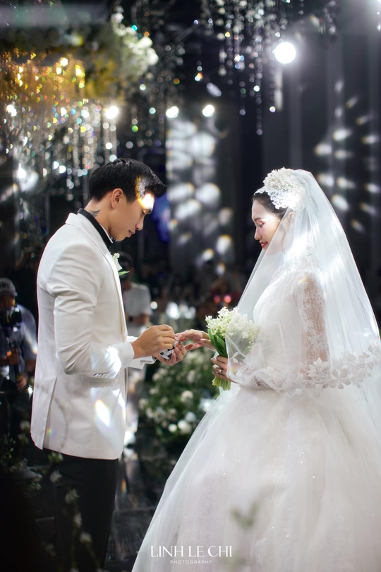 Doãn Hải My - Đoàn Văn Hậu đẹp đôi đám cưới cổ tích - Ảnh 21.