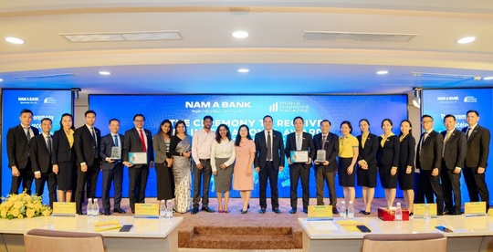 Nam A Bank nhận “cú đúp” giải thưởng quốc tế - Ảnh 2.