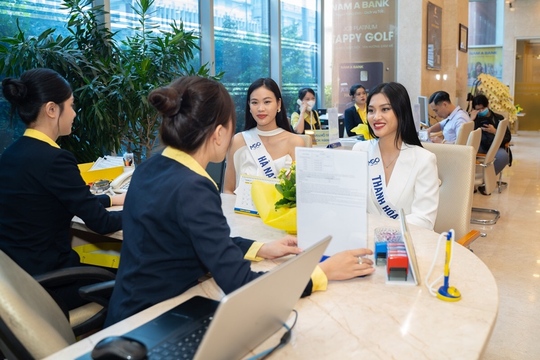 Thí sinh Hoa hậu Hoàn vũ Việt Nam 2023 trải nghiệm tiện ích vượt trội tại một ngân hàng - Ảnh 2.