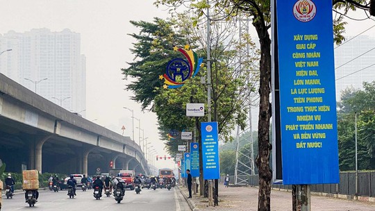 Hà Nội trang hoàng rực rỡ trước Đại hội XIII Công đoàn Việt Nam - Ảnh 5.