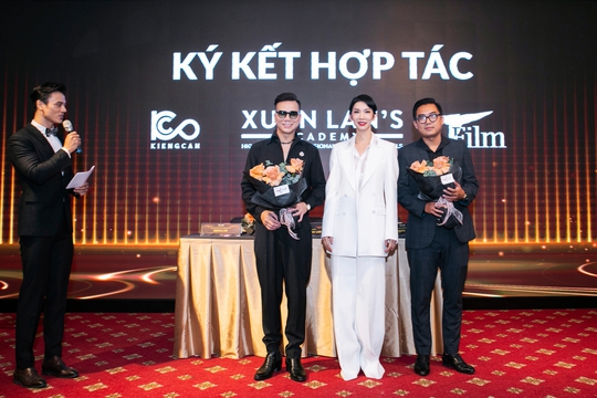 Xuân Lan đưa mẫu Việt trải nghiệm các kinh đô thời trang thế giới - Ảnh 4.