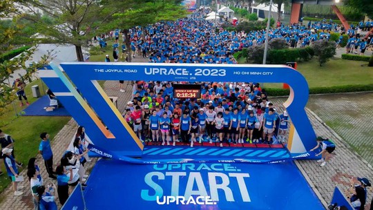 Sự kiện chạy bộ UpRace 2023 gây quỹ gần 7 tỉ đồng - Ảnh 1.