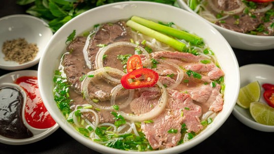 Ngoài phở, bánh mì... đến Việt Nam còn nên ăn cơm - Ảnh 3.