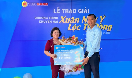 Vietbank trao thưởng 1 tỉ đồng cho khách hàng gửi tiết kiệm - Ảnh 1.