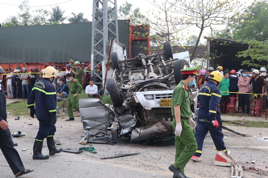Thủ tướng: Khẩn trương khắc phục hậu quả vụ tai nạn thảm khốc làm 8 người tử vong tại Quảng Nam - Ảnh 1.