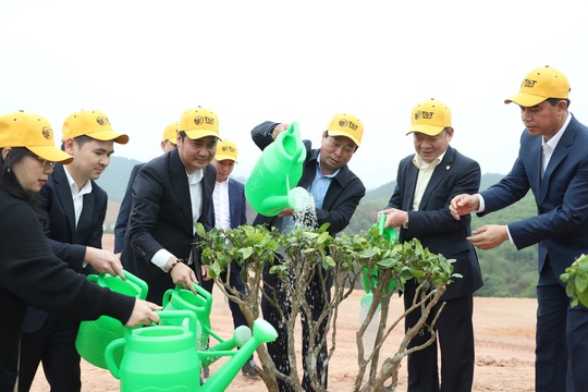 Phát động trồng cây phủ xanh 16 ha dự án sân golf tại tỉnh Phú Thọ - Ảnh 3.