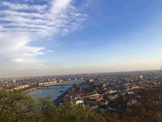 Budapest - Cơn mơ rực rỡ - Ảnh 3.