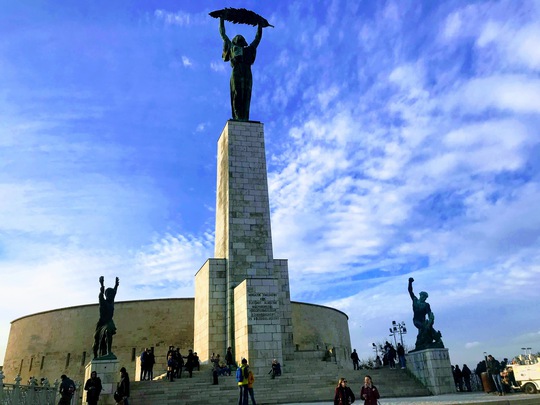 Budapest - Cơn mơ rực rỡ - Ảnh 4.