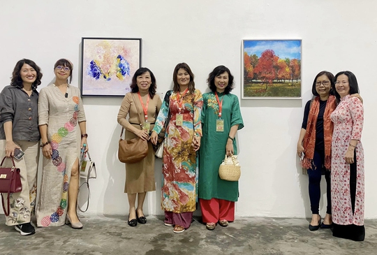 Nhiều họa sĩ nữ Việt Nam tham gia triển lãm quốc tế - Ảnh 1.