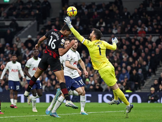 Tottenham hạ Man City, Harry Kane xô đổ kỷ lục ghi bàn - Ảnh 1.