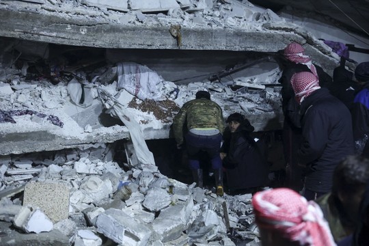 Thương vong đang tăng mạnh trong trận động đất ở Thổ Nhĩ Kỳ và Syria - Ảnh 17.
