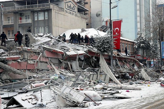 Thương vong đang tăng mạnh trong trận động đất ở Thổ Nhĩ Kỳ và Syria - Ảnh 2.