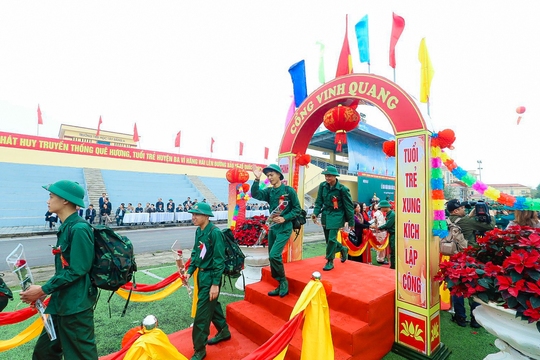 Hơn 4.200 tân binh Hà Nội hào hứng lên đường nhập ngũ - Ảnh 4.
