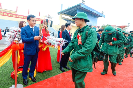 Hơn 4.200 tân binh Hà Nội hào hứng lên đường nhập ngũ - Ảnh 5.