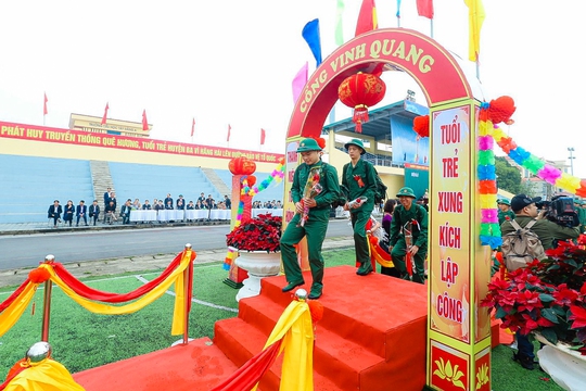 Hơn 4.200 tân binh Hà Nội hào hứng lên đường nhập ngũ - Ảnh 3.