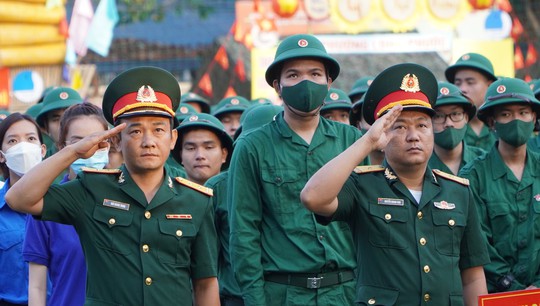 Thanh niên TP HCM hăng hái thực hiện nghĩa vụ quân sự - Ảnh 10.