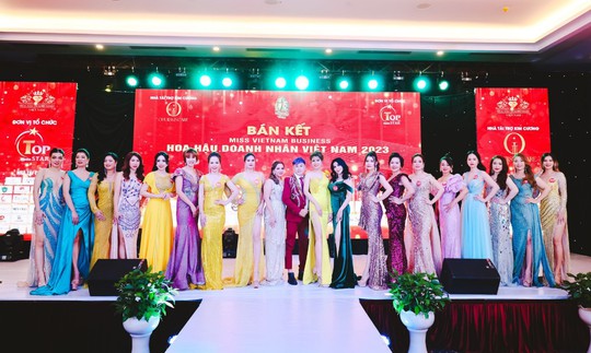 NTK Tommy Nguyễn làm bừng sáng dàn thí sinh tại Bán kết Hoa hậu Doanh nhân Việt Nam - Ảnh 3.