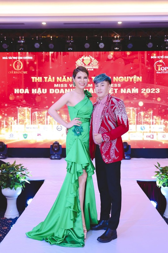 Đấu giá thành công 250 triệu đồng áo dạ hội Tommy Nguyễn - Ảnh 9.