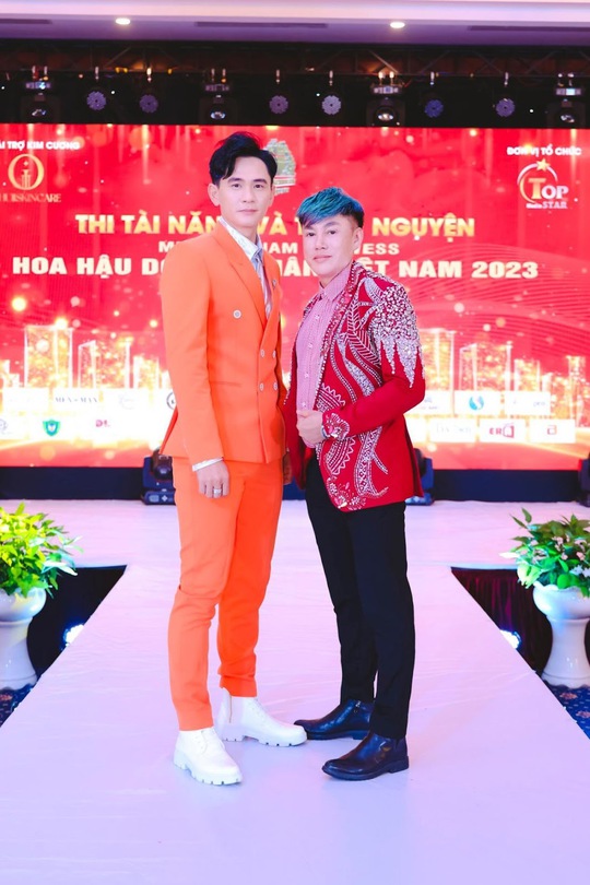 Đấu giá thành công 250 triệu đồng áo dạ hội Tommy Nguyễn - Ảnh 7.