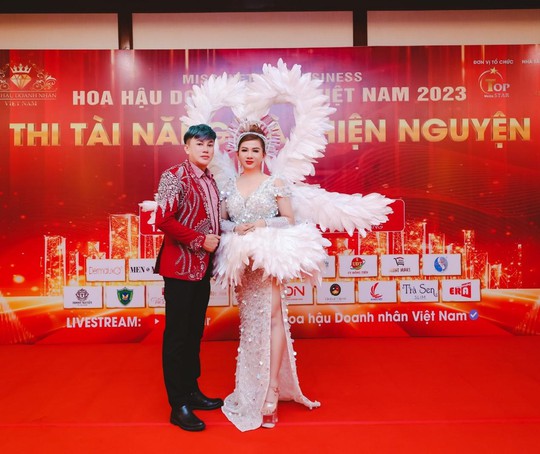 Đấu giá thành công 250 triệu đồng áo dạ hội Tommy Nguyễn - Ảnh 6.