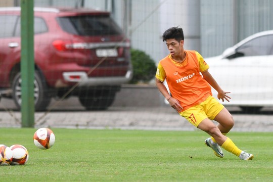 Tân binh U20 tập luyện cùng U23 Việt Nam - Ảnh 4.