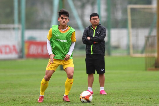 Tân binh U20 tập luyện cùng U23 Việt Nam - Ảnh 1.