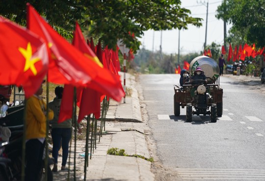 Rực rỡ Đường cờ Tổ quốc ở Đắk Nông - Ảnh 10.