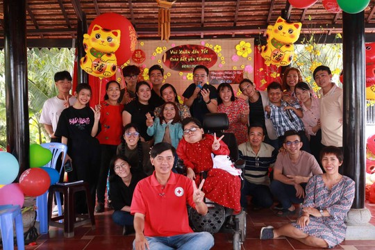 Cỏ thủy tinh trên đất thép - Ảnh 3.