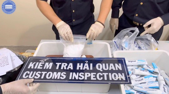 4 tiếp viên Vietnam Airlines mang 11,48 kg ma túy - Ảnh 2.