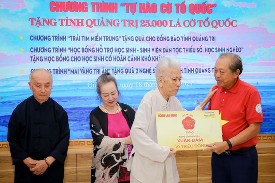 Mai Vàng tri ân tặng quà 2 nghệ sĩ ở Quảng Trị - Ảnh 4.