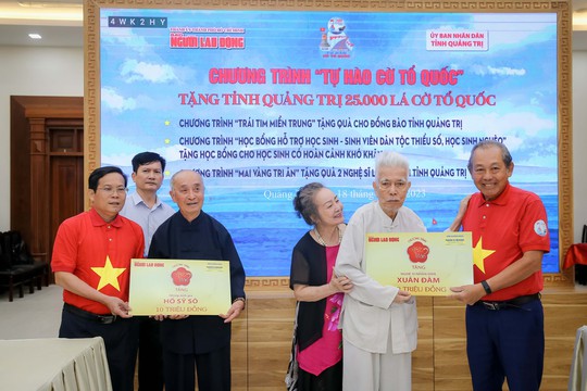 Mai Vàng tri ân tặng quà 2 nghệ sĩ ở Quảng Trị - Ảnh 1.