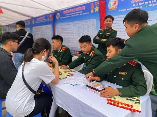 Thí sinh đăng ký nguyện vọng theo ngành - Ảnh 2.