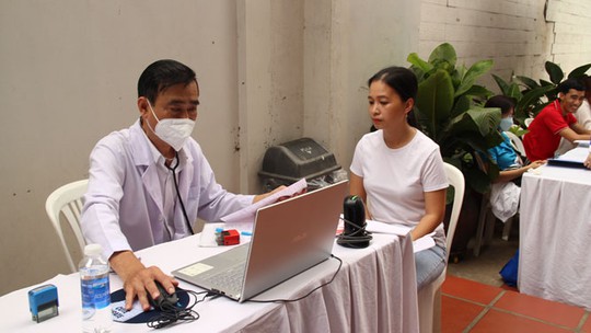 CNVC-LĐ quận 1, TP HCM tham gia hiến máu cứu người - Ảnh 1.