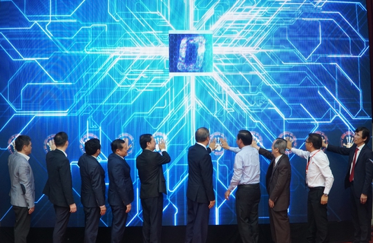 Ra mắt trung tâm đào tạo điện tử chuẩn quốc tế đầu tiên tại Việt Nam - Ảnh 1.