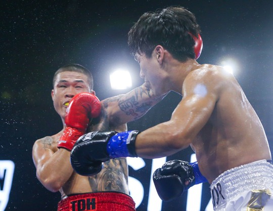 “Nam Vương” Trương Đình Hoàng bảo vệ thành công đai WBA châu Á - Ảnh 2.