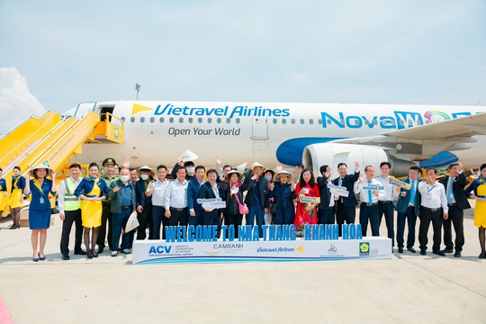 Vietravel Airlines đón đoàn khách quốc tế bay charter đầu tiên tới Khánh Hòa - Ảnh 1.