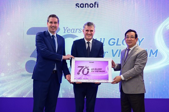 Sanofi kỷ niệm 70 năm phát triển tại Việt Nam - Ảnh 1.