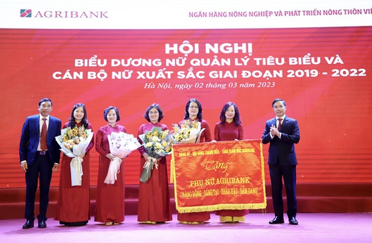21.000 “bông hoa” Agribank khoe sắc - Ảnh 1.