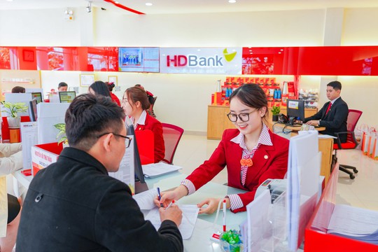 Gửi tiết kiệm tại HDBank, nữ khách hàng ở Hà Nội trúng 1 tỉ đồng - Ảnh 1.