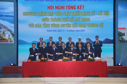 Ký kết hợp tác giữa TP HCM với 6 tỉnh duyên hải Nam Trung Bộ - Ảnh 6.