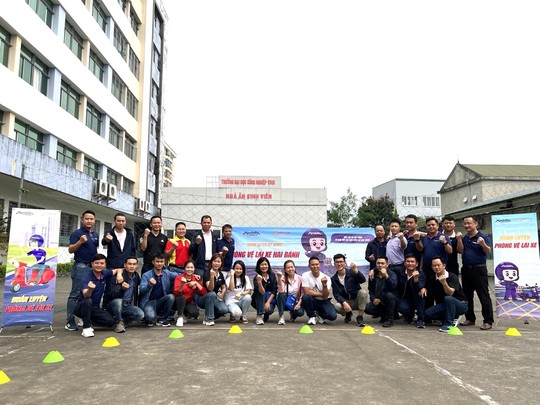 Mondelez Kinh Đô tổ chức huấn luyện phòng vệ lái xe cho nhân viên bán hàng - Ảnh 1.