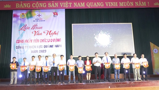 Liên hoan văn nghệ công nhân viên chức lao động Công ty Điện lực Quảng Nam - Ảnh 2.
