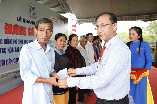 Khánh thành Đường cờ Tổ quốc, tặng học bổng và quà cho học sinh, người nghèo tại Cần Thơ - Ảnh 17.